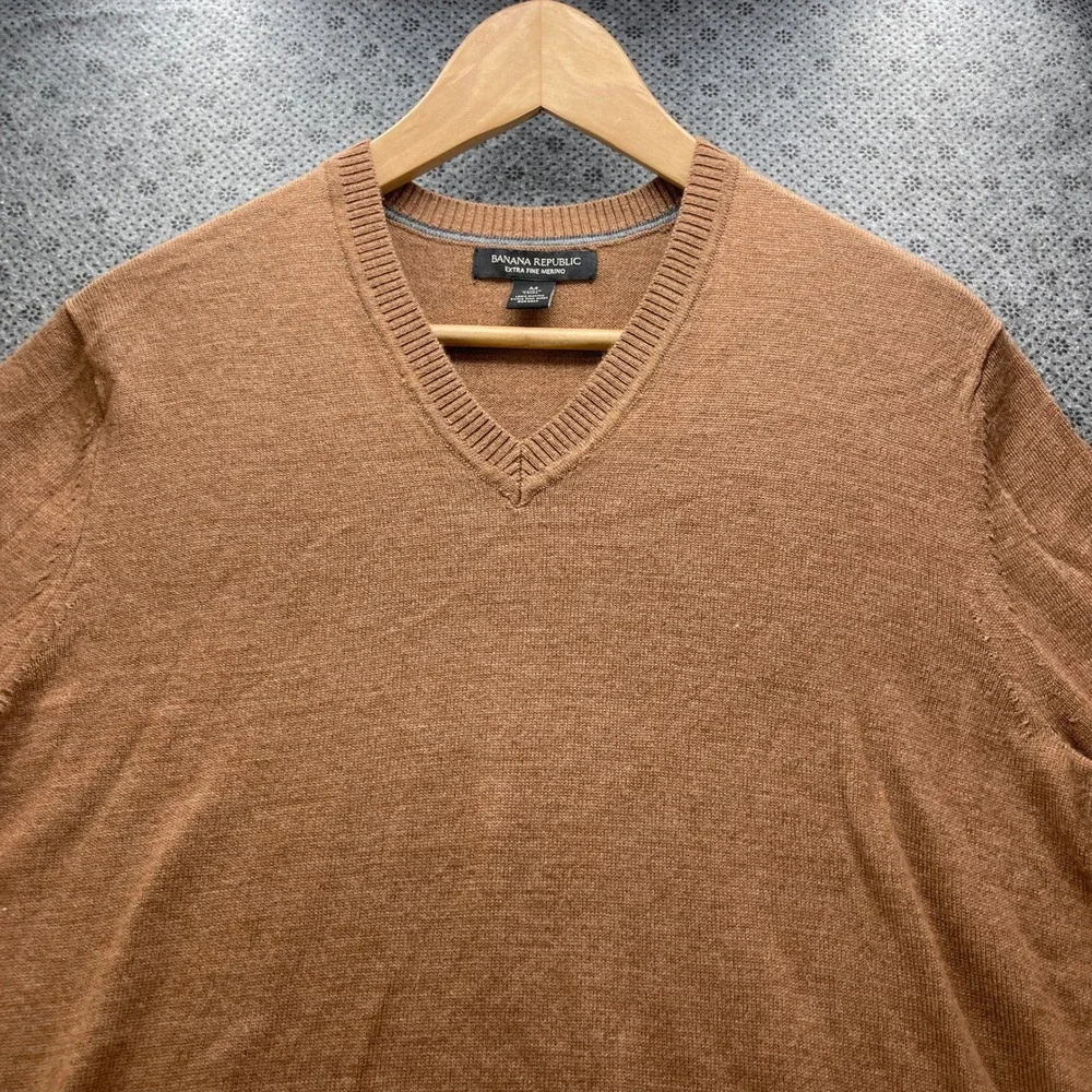 Banana Republic Mens M Extra Fine Merino Wool V-Neck Sweater Camel Brown